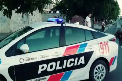 La siesta en que un ladrón entró a una casa y escapó en bicicleta: la secuencia que nadie vio