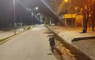 Tragedia en Ranchillos: un joven murió tras estrellarse con su moto contra un cordón cuneta