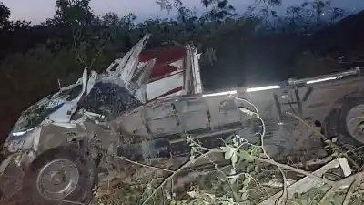 Camión se desbarrancó en la Cuesta del Totoral: los heridos fueron trasladados de urgencia
