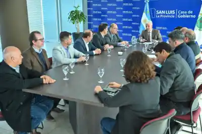 El Gobierno selló acuerdos con cinco intendentes y ya son 44 los municipios que construirán 646 viviendas