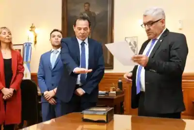 Cobos asumió en el Ersept con un mensaje contundente: "Si hay internas, se tendrán que correr"