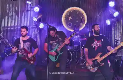 Una noche de puro rock: dos tributos a La Renga y Riff sacuden Eduardo Castex