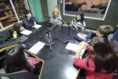 Un programa hecho por chicos reunió a dos culturas en el aniversario de Puerto Madryn