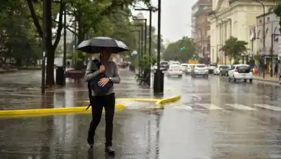 Alerta naranja en Tucumán: el cielo se prepara para una descarga de agua y vientos que superarán los 90 km/h