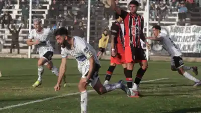 El capitán de Cipolletti sorprendió a todos: de recuperador a goleador en La Visera