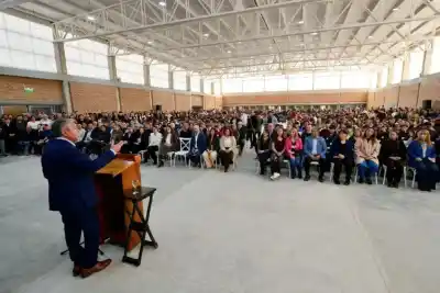 El fin de las aulas tráiler: Figueroa inauguró la nueva EPET 25 en Plottier