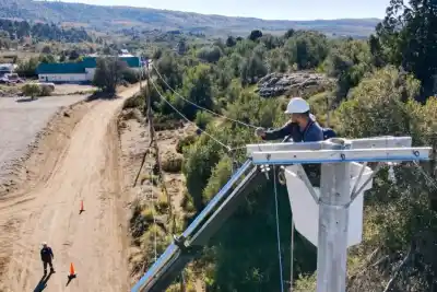 El plan energético que ilumina 28 localidades: ¿qué obras se están ejecutando en Neuquén?