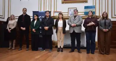 Santa Cruz: el Gobierno define un estímulo de $500.000 para docentes y endurece el descuento por paro
