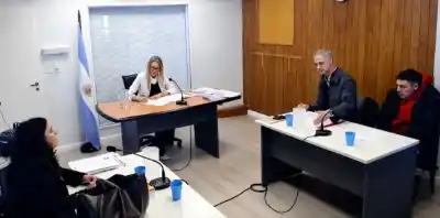 Cayó con un arma cargada tras manejar en contramano: la Justicia ya lo investiga