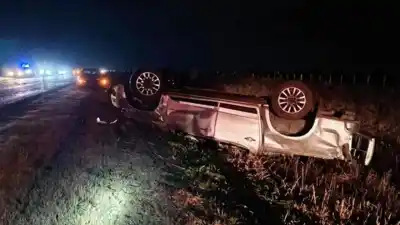 Volcó en la ruta y murió: la desesperada carrera para salvarle la vida