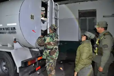 Un camión cisterna con un doble fondo: así cayeron 446 kilos de cocaína cerca del límite chaqueño