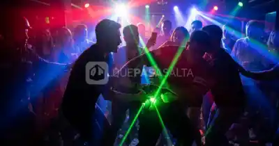 Le robó la pistola a un policía en un boliche de Salta: la detuvieron y ahora buscan el arma