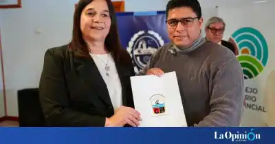 Tres Lagos celebró su 53° aniversario y distinguió al gobernador Claudio Vidal con un honor especial