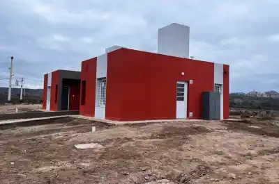 Obras en San Martín: 22 nuevas viviendas avanzan en cuatro localidades y el Gobierno provincial ya piensa en las familias que llegarán