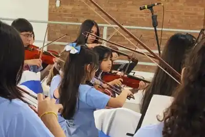 Nueve años de música e inclusión: la Orquesta Infanto Juvenil brilló en la Nave Cultural