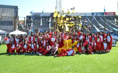 El Estadio 23 de Agosto explotó de color: más de 50 colegios brillaron en el Finde Estudiantil