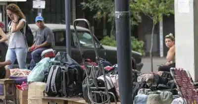 La venta ilegal en La Plata se derrumba: qué rubro lidera las zonas más conflictivas