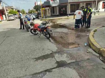 Cruzó en rojo y una mujer resultó herida al provocar un accidente