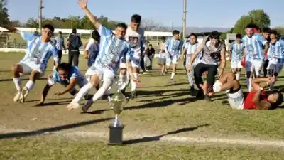 Histórico: Liberal Argentino consigue el ascenso a Primera A y festeja su primer título