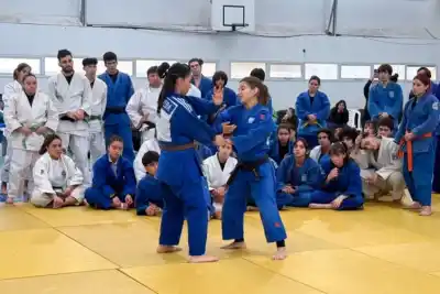 La medallista olímpica Paula Pareto deslumbra en el campus de judo de Neuquén y deja un mensaje que emociona