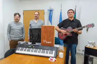 Instrumentos nuevos para aulas especiales: la música que transforma vidas en contextos de encierro