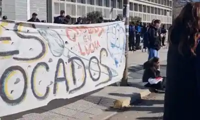 Jubilados docentes coparon el Ministerio de Educación y lanzaron un duro mensaje