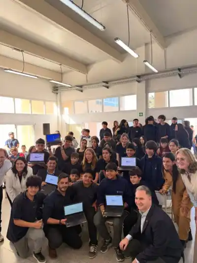 ¿Qué escuelas de Tanti recibieron el nuevo equipamiento de TecnoPresente?