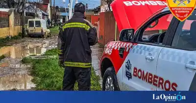 Se quedó atrapado en el barro y el rescate demandó más de media hora en Puerto Deseado