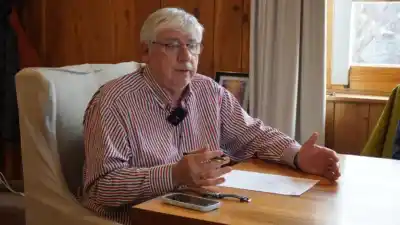 Walter Cortés impulsa una reforma radical: menos concejales, plazos fijos y plebiscitos para destrabar la gestión
