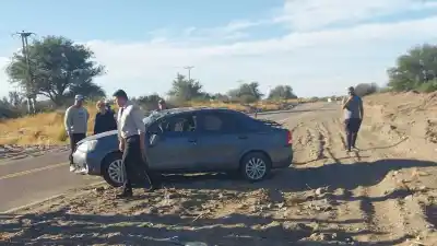 Una docente volcó en Valle Fértil tras esquivar un animal en la ruta y quedó hospitalizada