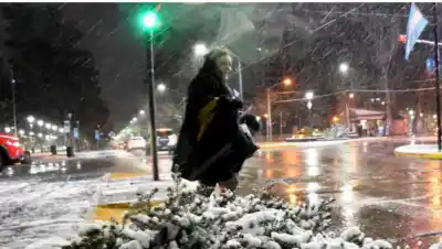 Nieve, lluvia y ráfagas de hasta 90 km/h: el mal tiempo que sacude la Patagonia