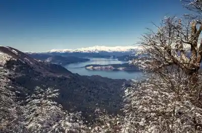 Villa La Angostura: el paraíso invernal que combina nieve, naturaleza y sabores patagónicos