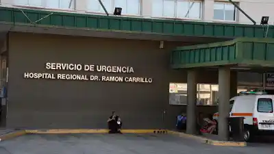 Un hombre se descompensó al llegar a su casa en Los Flores y su familia no pudo salvarlo