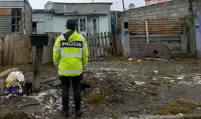 Allanaron una casa en la Margen Sur y lo que secuestraron complica a un sospechoso