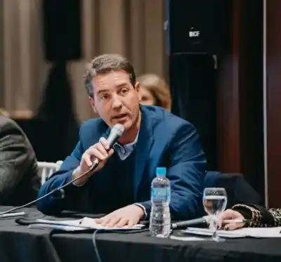 Turcumán salió a bancar a Milei, apuntó contra el PJ y tiró un manto de dudas sobre un pacto con Orrego