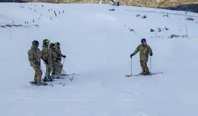 Técnicas extremas: la Marina entrena en la nieve fueguina para operar en condiciones límite