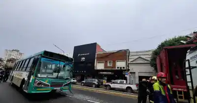 Nuevo choque de micro en La Plata: esta vez el susto no pasó a mayores