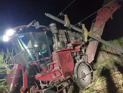 El insólito choque de una cosechadora contra un poste que dejó a oscuras a Los Ralos