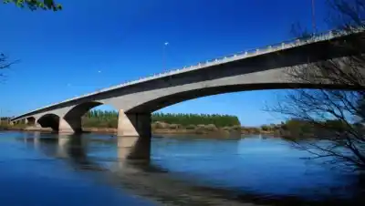 El tráfico en las rutas 22 y 250 explota: Valle Medio ya soporta más de 5.000 vehículos por día