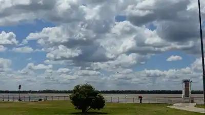 El pronóstico del SMN para este martes: neblinas, nubes y una máxima que sorprende