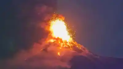 El volcán más activo de Centroamérica despertó con furia: alerta máxima y evacuaciones