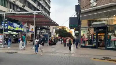 Cambio de horario en el comercio tucumano: el ajuste que llega en medio de una crisis silenciosa