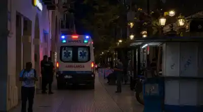 Noche de tensión en el centro salteño: turista de 73 años se descompensó y debió ser asistido por el SAMEC