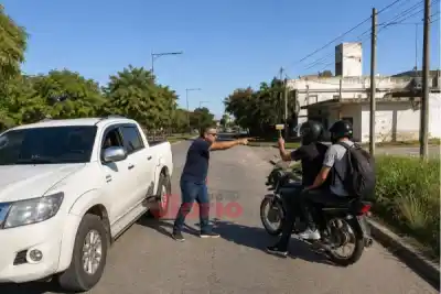Un comisario terminó ensangrentado tras una pelea de tránsito en el sur de la capital