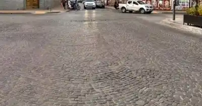Tandil: el reclamo que puede frenar el asfalto y salvar las calles de piedra
