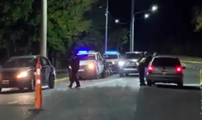 Demoraron a tres hombres en Pilo Lil y secuestraron un arsenal en plena ruta: ¿qué escondían?