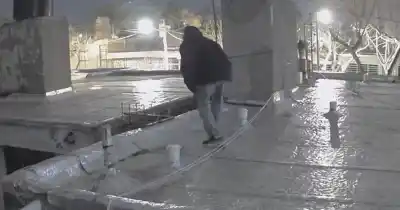 Godoy Cruz: el escalofriante recorrido de dos ladrones por los techos del barrio Supe