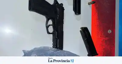 Ocultó un arma bajo su bebé para escapar de la Policía en Villa del Sur