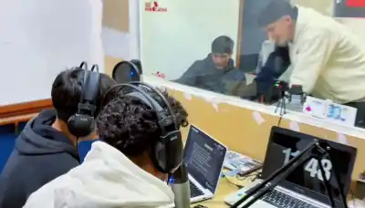 Un micrófono, una computadora y una idea que transformó la Escuela Técnica N°20
