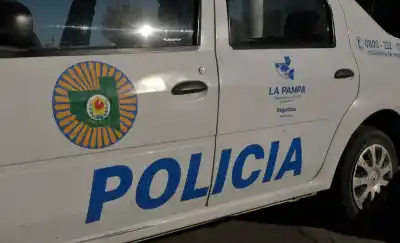 Un hombre con antecedentes fue sorprendido manipulando autos en plena madrugada y terminó detenido